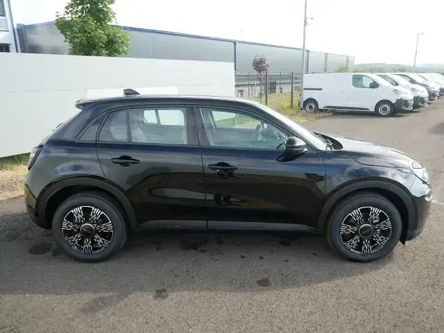 Neu Fiat 600 Icon 101 PS (74 kW) 2026 Cinema schwarz SUV