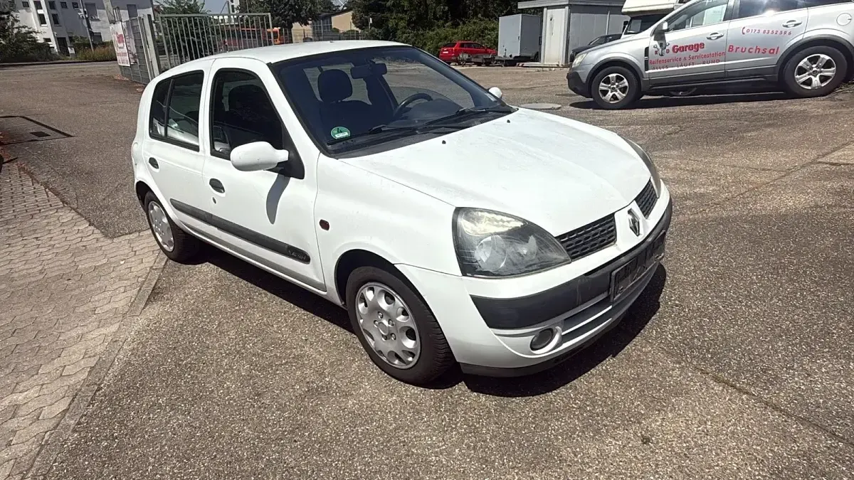 Gebraucht Renault Clio II 98 PS (72 kW) 2007 Weiß Limousine