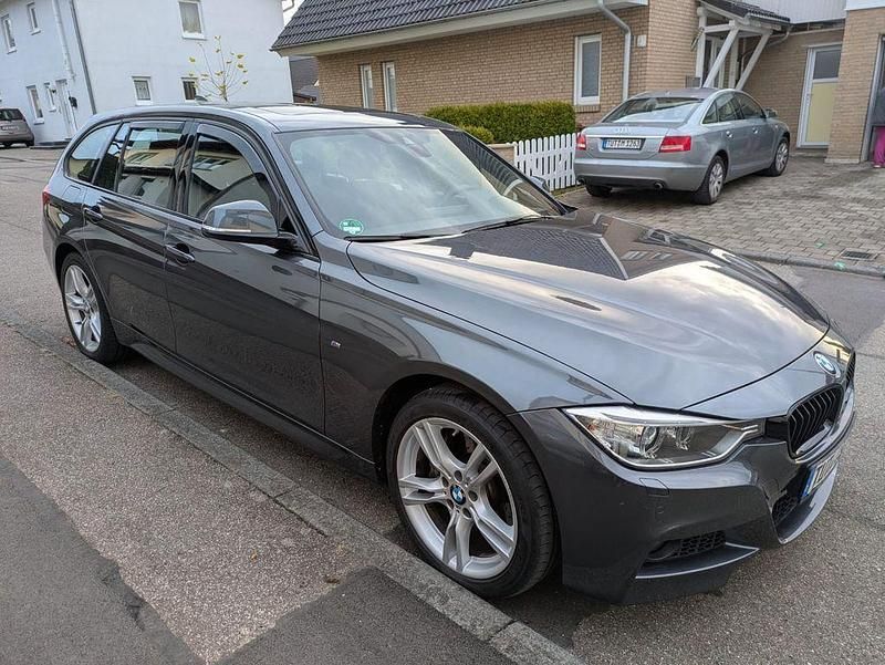 Grau Gebraucht 2015 BMW 335 Sport Line Kombi | 23.600 € (Fairer Preis) - Bild 1/4