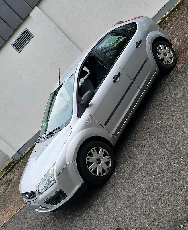 Gebraucht Ford Focus 101 PS (74 kW) 2004 Silber Limousine