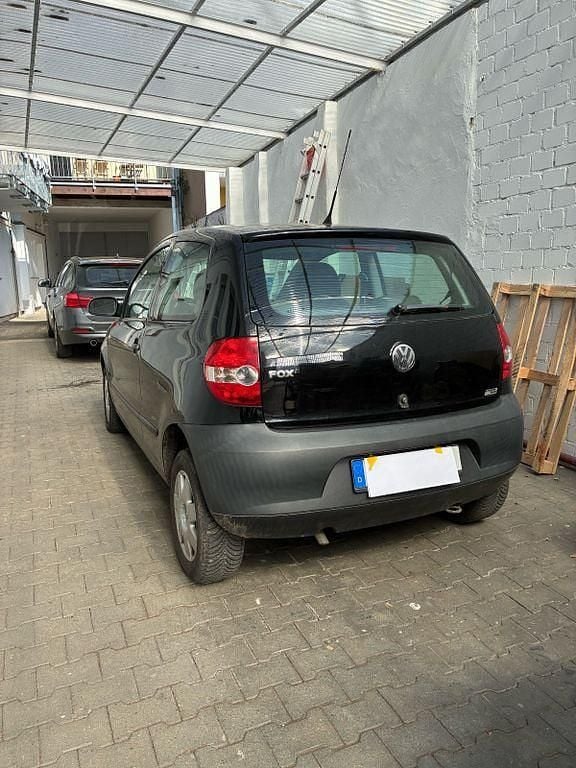 Gebraucht VW Fox 54 PS (39 kW) 2009 Schwarz Kleinwagen