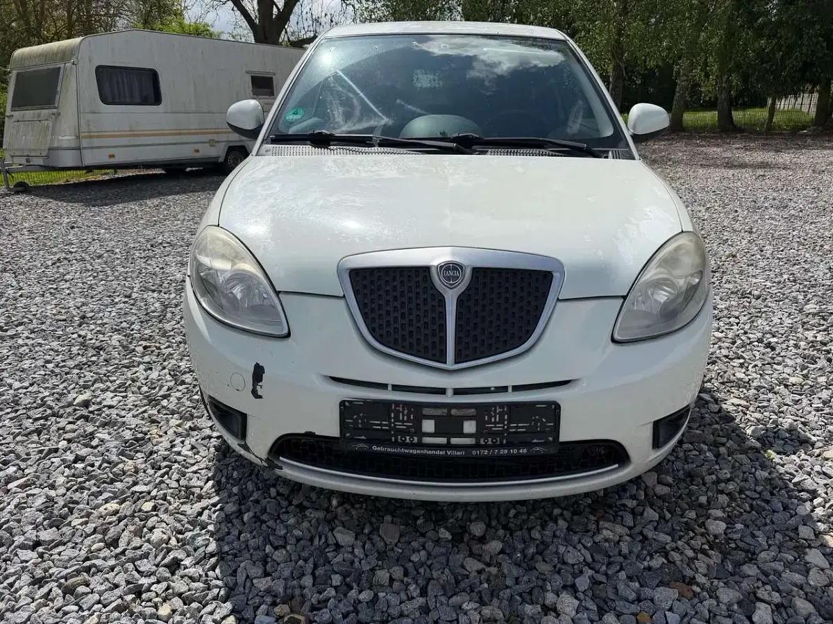 Usata Lancia Ypsilon 60 CV (44 kW) 2010 Bianco Utilitaria