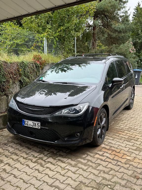 Schwarz Gebraucht 2019 Chrysler Pacifica SUV | 32.666 € (Fairer Preis) - Bild 1/4