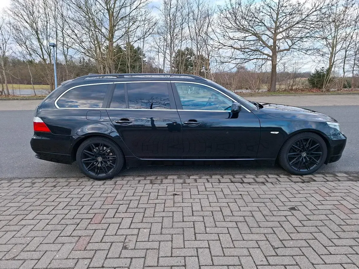Gebraucht BMW 525 197 PS (144 kW) 2008 Schwarz Kombi