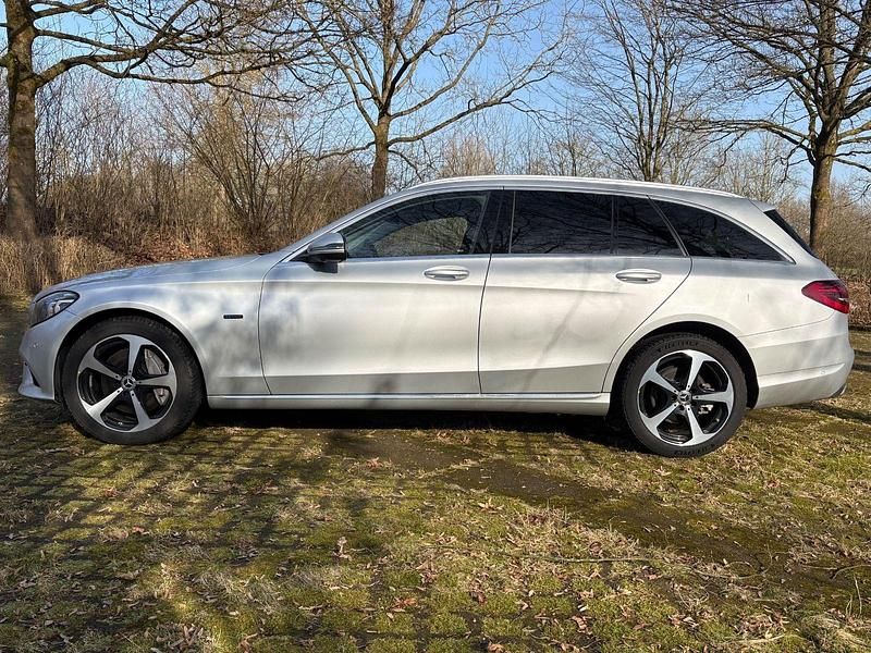 Gebraucht Mercedes C300e 306 PS (225 kW) 2021 Silber Kombi