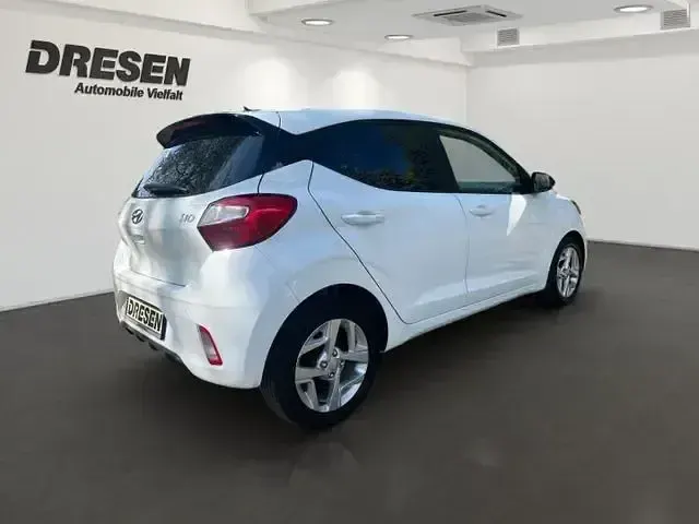 Gebraucht Hyundai i10 GO! 67 PS (49 kW) 2023 Weiss Kleinwagen
