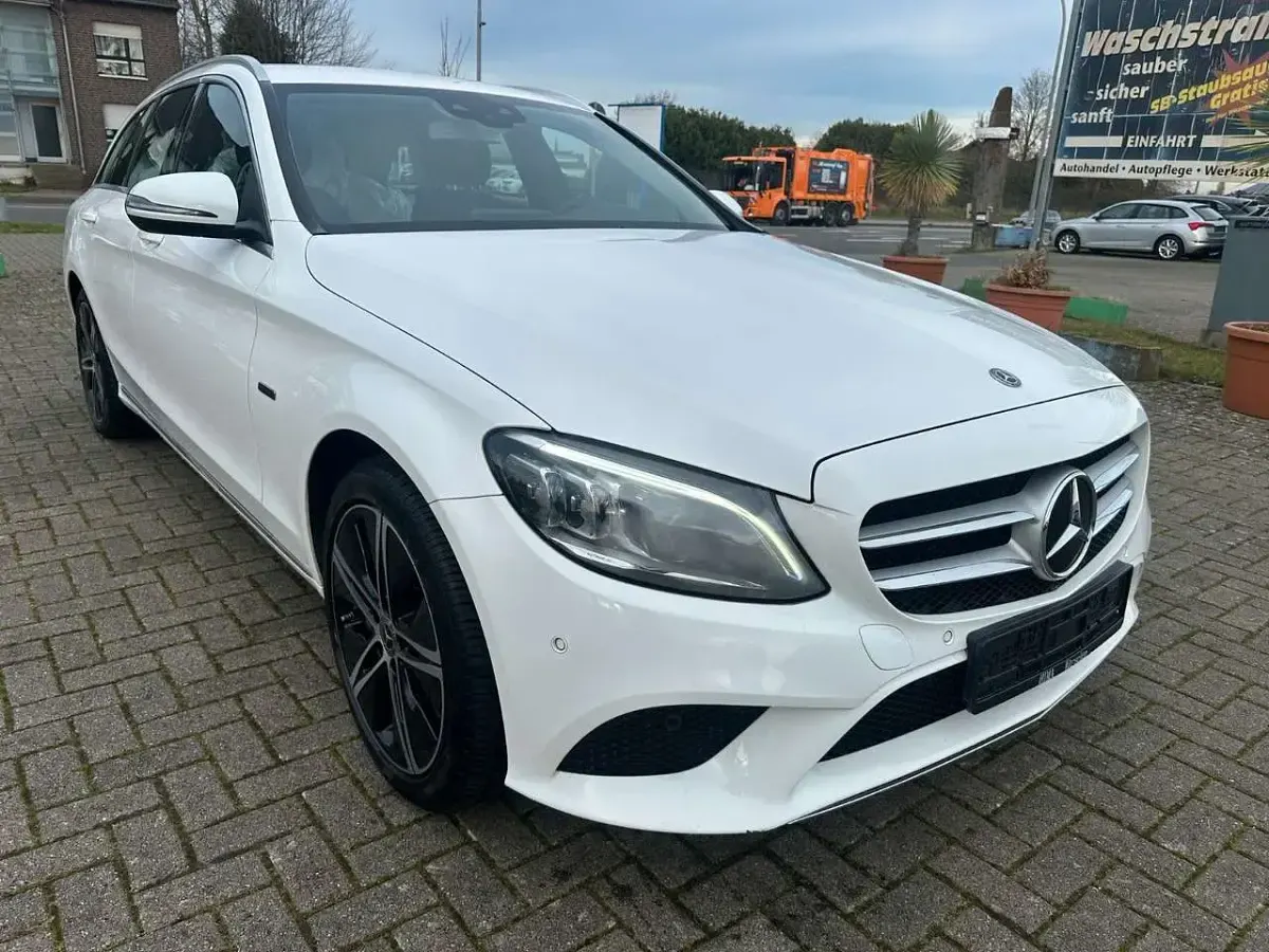 Gebraucht Mercedes C300e 306 PS (225 kW) 2020 Polarweiss  unilack Kombi