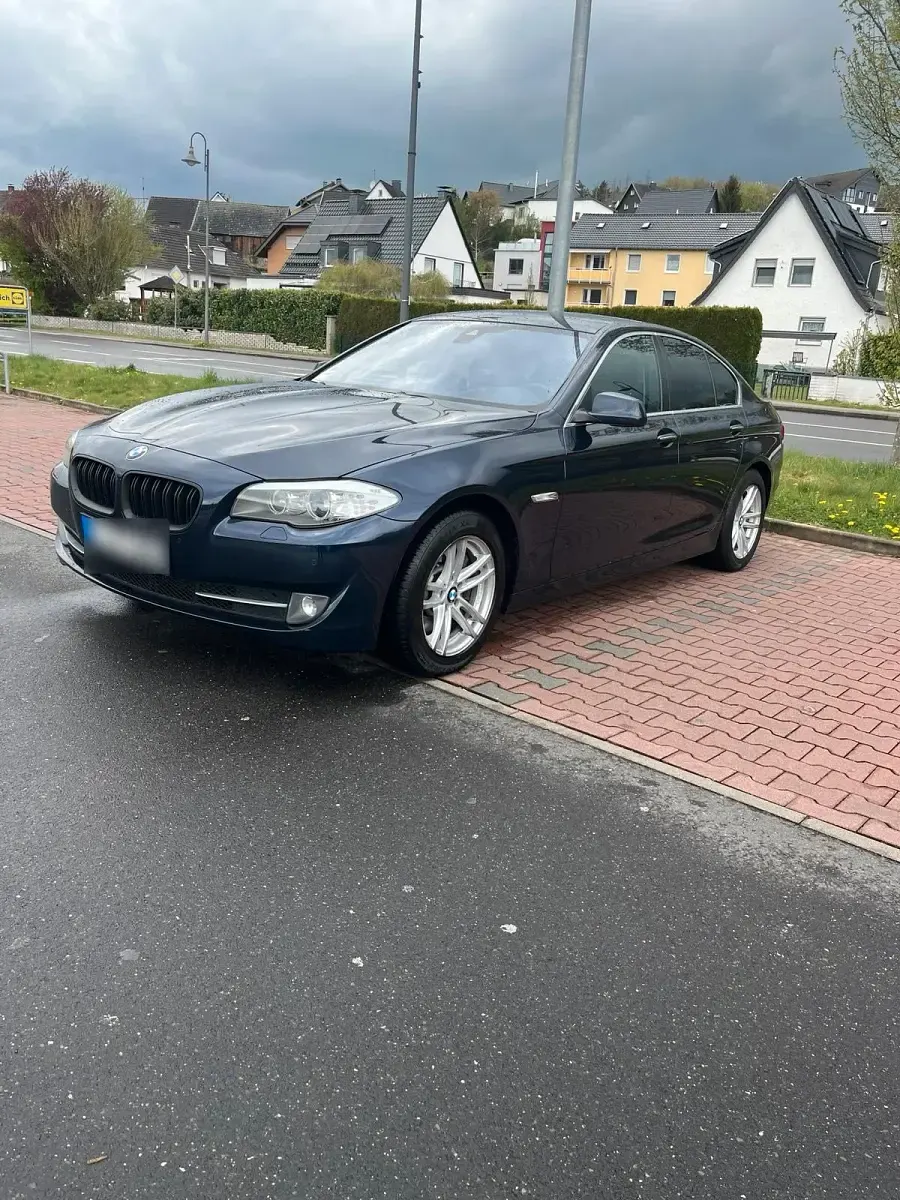 Gebraucht BMW 525 218 PS (160 kW) 2013 Blau Limousine