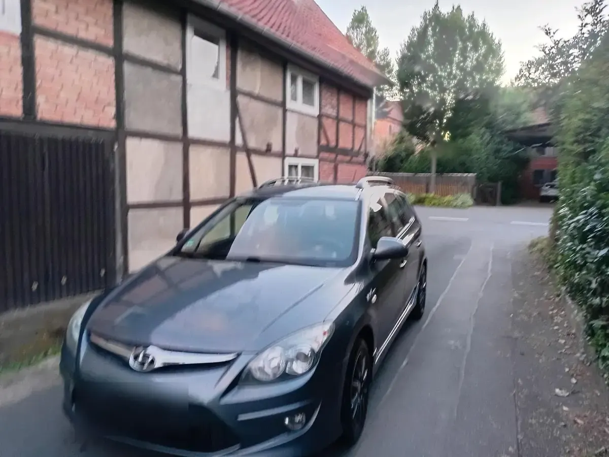 Gebraucht Hyundai i30 105 PS (77 kW) 2010 Grau Kombi