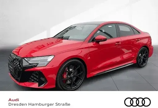 Nowe Audi RS3 Ambiente 400 KM (294 kW) 2025 Czerwony Sedan/Limuzyna