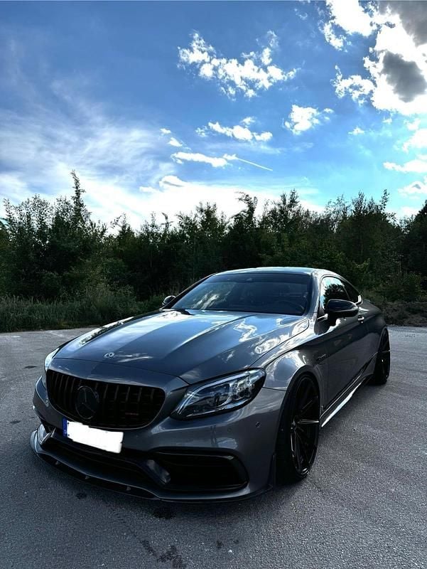 Grau Gebraucht 2021 Mercedes C63S AMG AMG Coupé | 73.000 € (Fairer Preis) - Bild 1/4