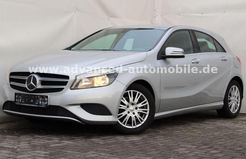 Silber Gebraucht 2012 Mercedes A180 Limousine | 5.950 € (Etwas zu teuer) - Bild 1/4