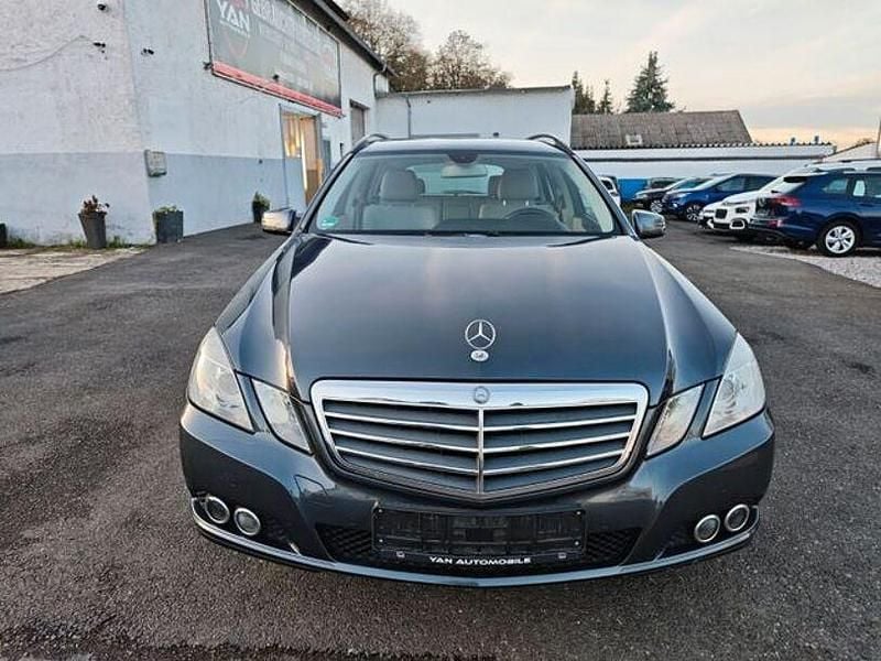 Gebraucht Mercedes E200 184 PS (135 kW) 2011 Grau Kombi