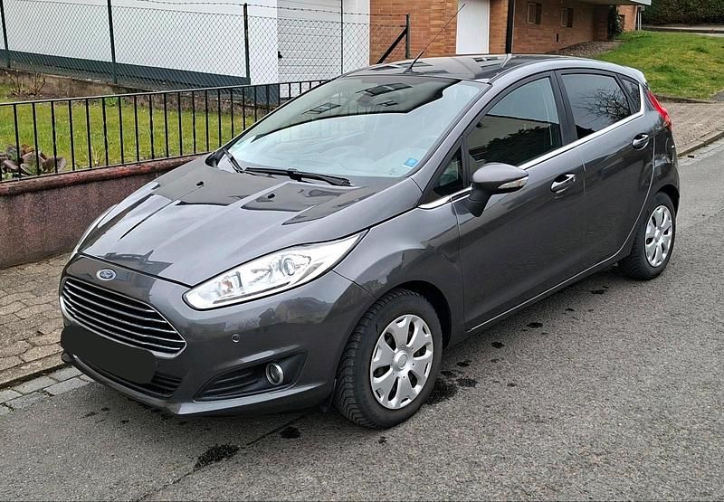 Gebraucht Ford Fiesta Titanium 95 PS (69 kW) 2017 Grau Kleinwagen