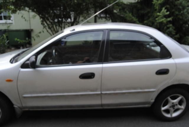 Gebraucht Mazda 323S 120 PS (88 kW) 1996 Silber Limousine