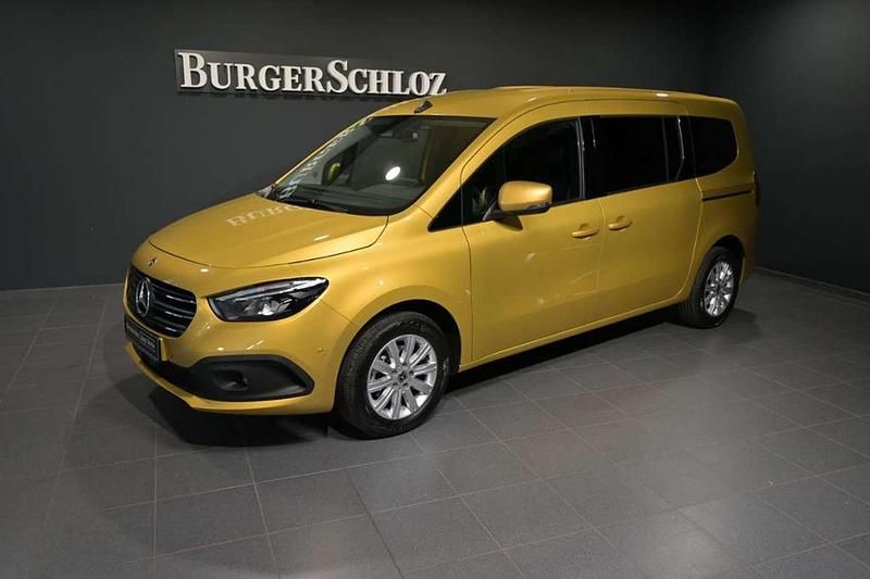 Gebraucht Mercedes T180 Progressive 131 PS (96 kW) 2024 Limonitgelb metallic Van / Kleinbus