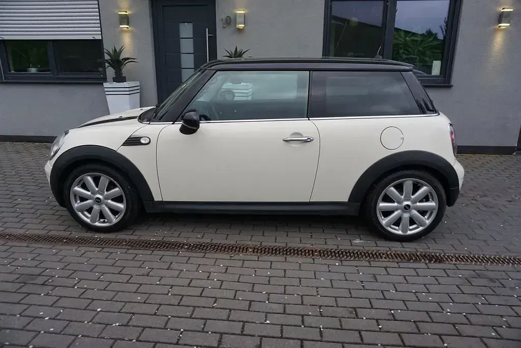 Usata Mini Cooper Pepper 120 CV (88 kW) 2010 Bianco Utilitaria