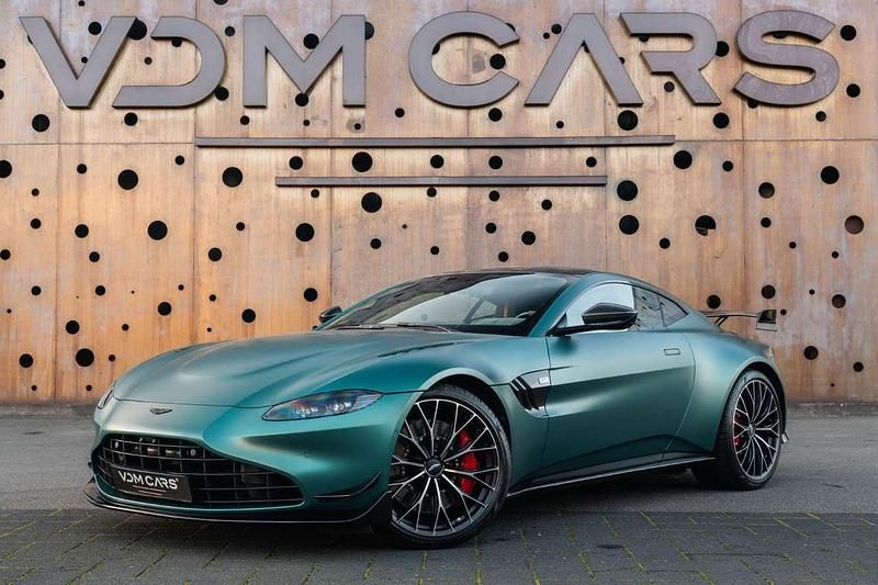 Gebraucht Aston Martin V8 Vantage 534 PS (392 kW) 2023 Satin racing green Coupé
