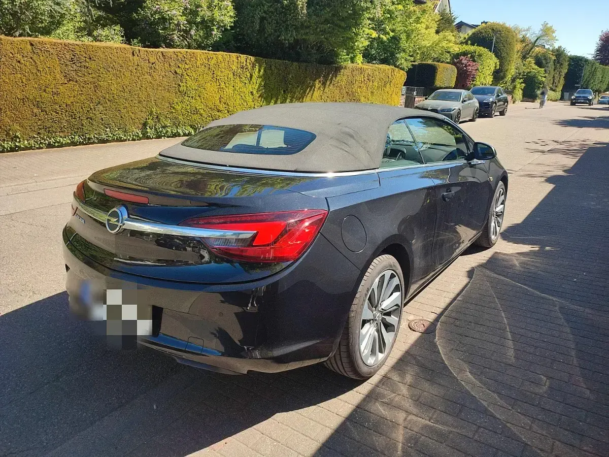 Second-hand Opel Cascada 140 CP (102 kW) 2016 Negru Cabrio