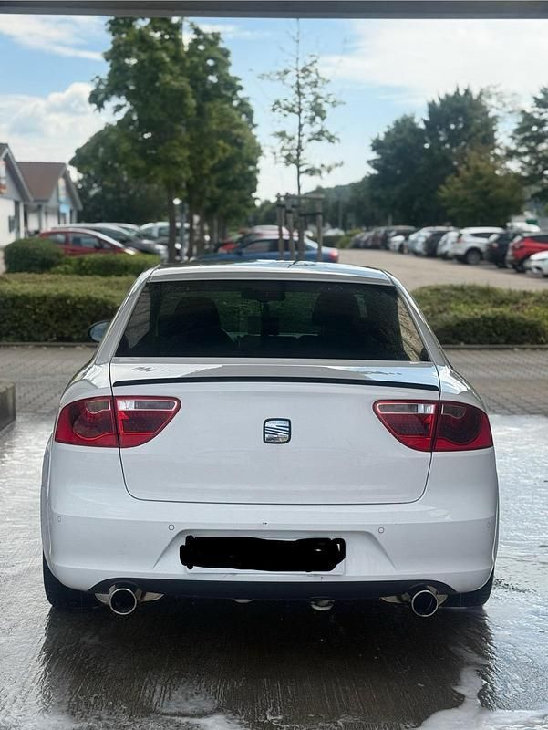Weiß Gebraucht 2012 Seat Exeo Sport Limousine | 4.299 € (Guter Preis) - Bild 1/4