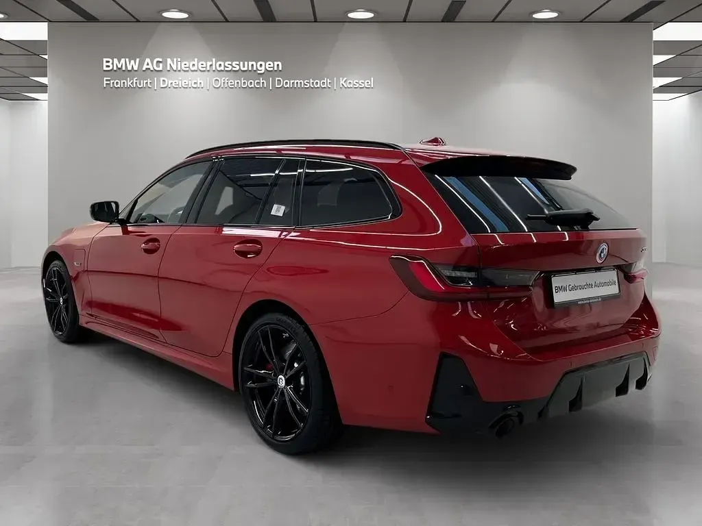 Gebraucht BMW 330 M Sport 184 PS (135 kW) 2023 Rot Kombi