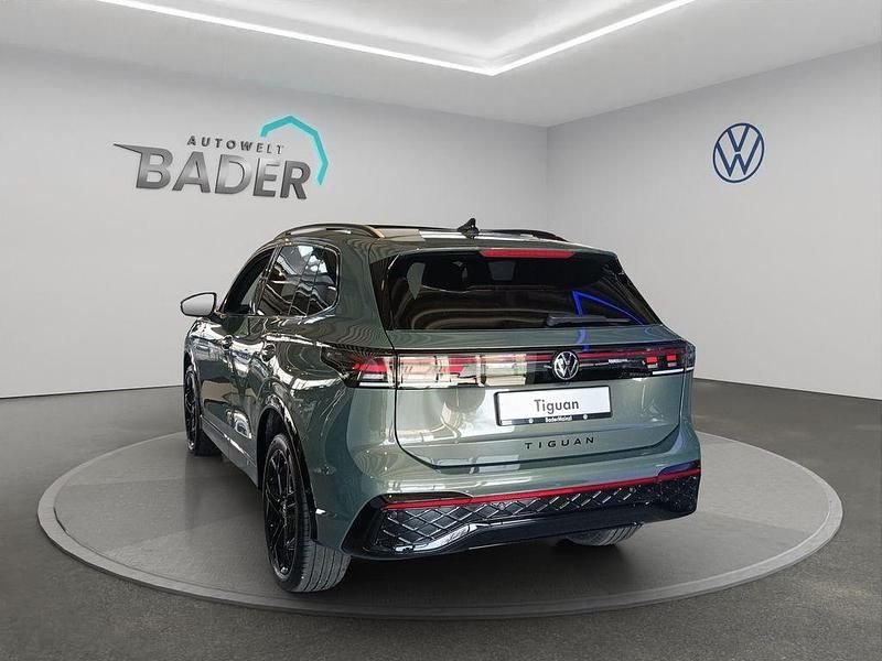 Gebraucht VW Tiguan R-line 193 PS (141 kW) 2025 Cipressinogrün metallic SUV