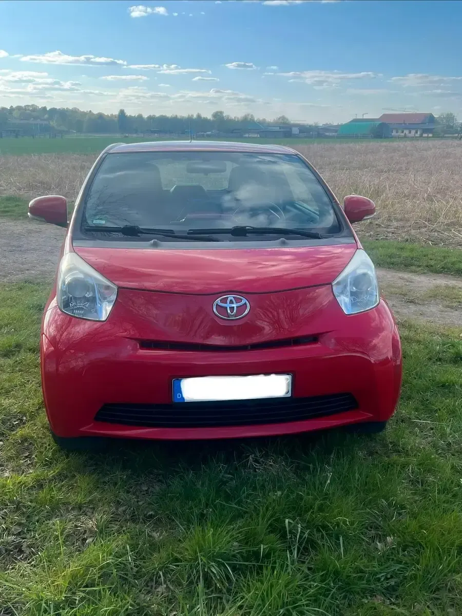 Gebraucht Toyota iQ 68 PS (50 kW) 2011 Rot Kleinwagen