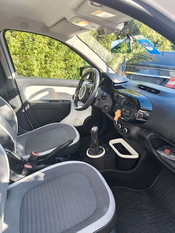 Gebraucht Renault Twingo Life 69 PS (50 kW) 2018 Weiß Kleinwagen