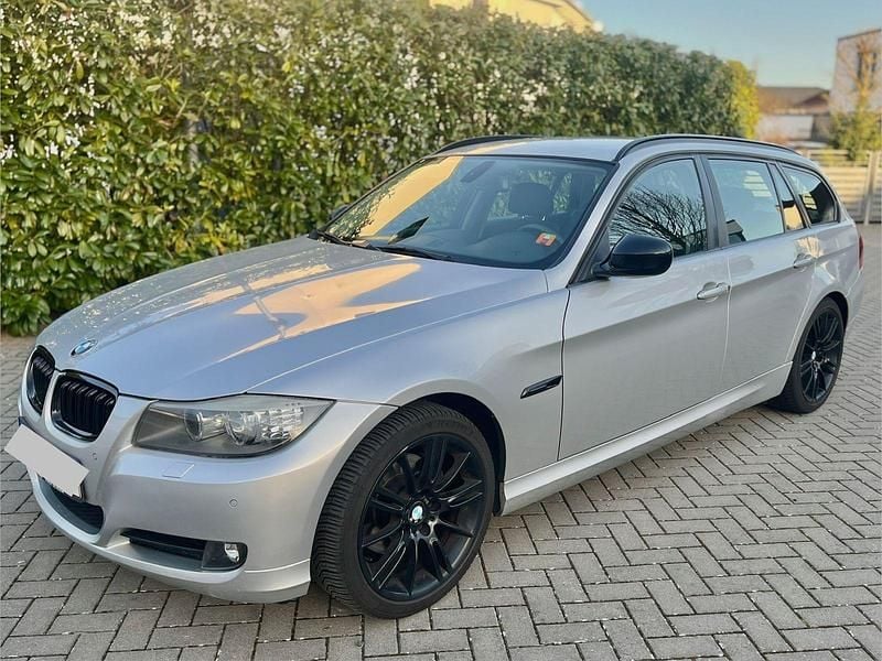 Gebraucht BMW 318 143 PS (105 kW) 2011 Silber Kombi
