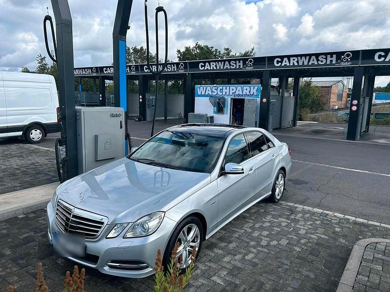 Gebraucht Mercedes E250 204 PS (150 kW) 2010 Grün Limousine