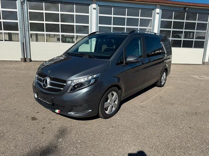 Grau Gebraucht 2018 Mercedes V250 Van / Kleinbus | 25.585 € (Superpreis) - Bild 1/4