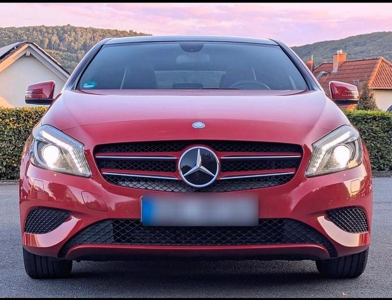 Gebraucht Mercedes A200 136 PS (100 kW) 2015 Rot Kombi