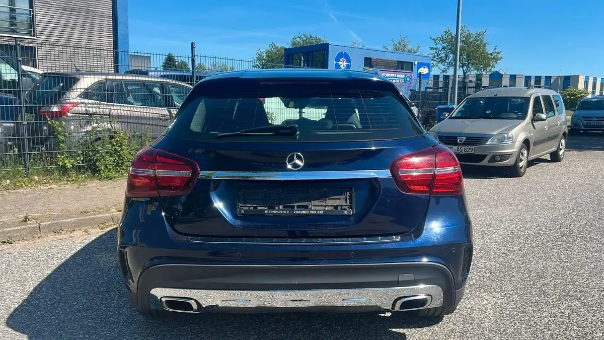 Gebraucht Mercedes GLA200 AMG 136 PS (100 kW) 2017 Blau SUV