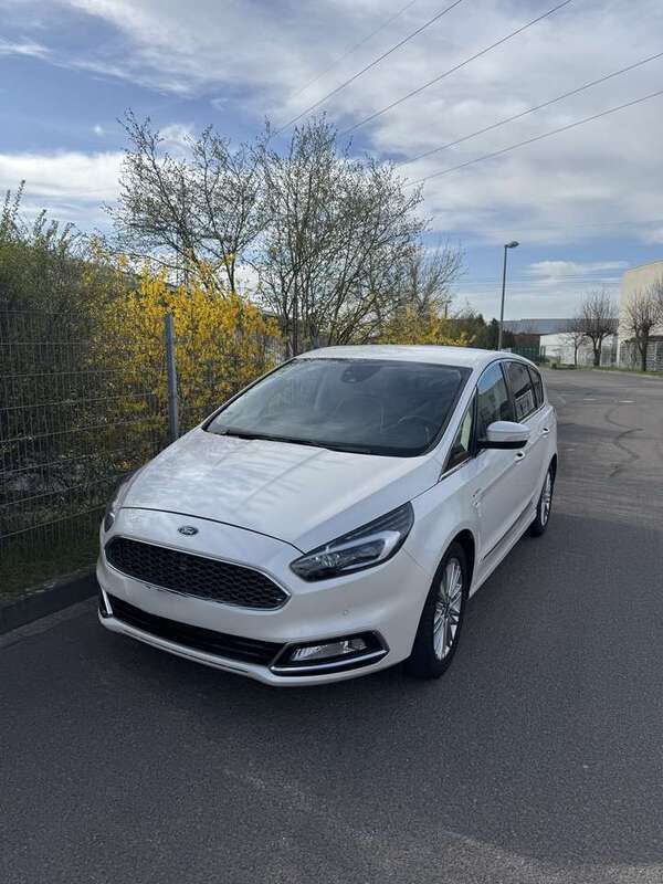 Weiß Gebraucht 2018 Ford S-MAX Vignale Van / Kleinbus | 24.000 € (Etwas zu teuer) - Bild 1/4