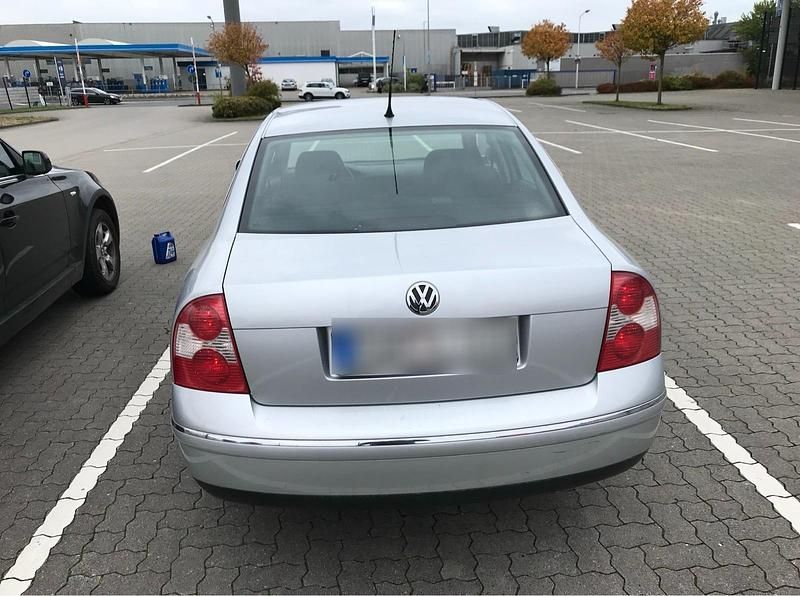 Usata VW Passat 194 CV (142 kW) 2003 Grigio Berlina
