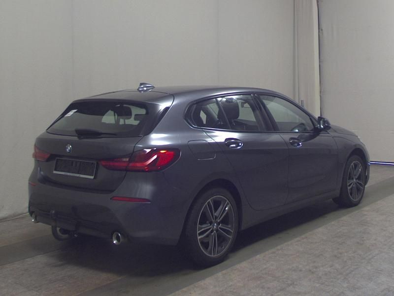 Gebraucht BMW 118 Sport Line 150 PS (110 kW) 2021 Grau Kleinwagen