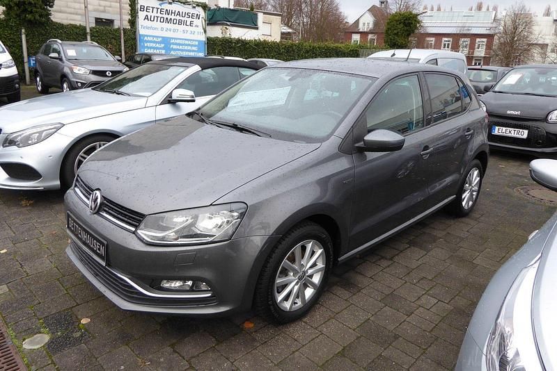 Grau Gebraucht 2016 VW Polo LOUNGE Kleinwagen | 8.990 € (Fairer Preis) - Bild 1/4