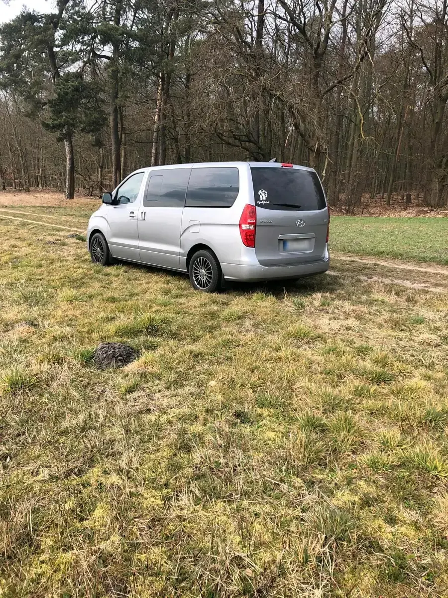 Gebraucht Hyundai H-1 Premium 170 PS (125 kW) 2015 Silber Van / Kleinbus