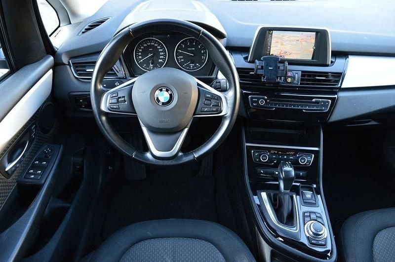 Gebraucht BMW 218 Active Tourer Basis 136 PS (100 kW) 2015 Glaciersilber metallic Van / Kleinbus