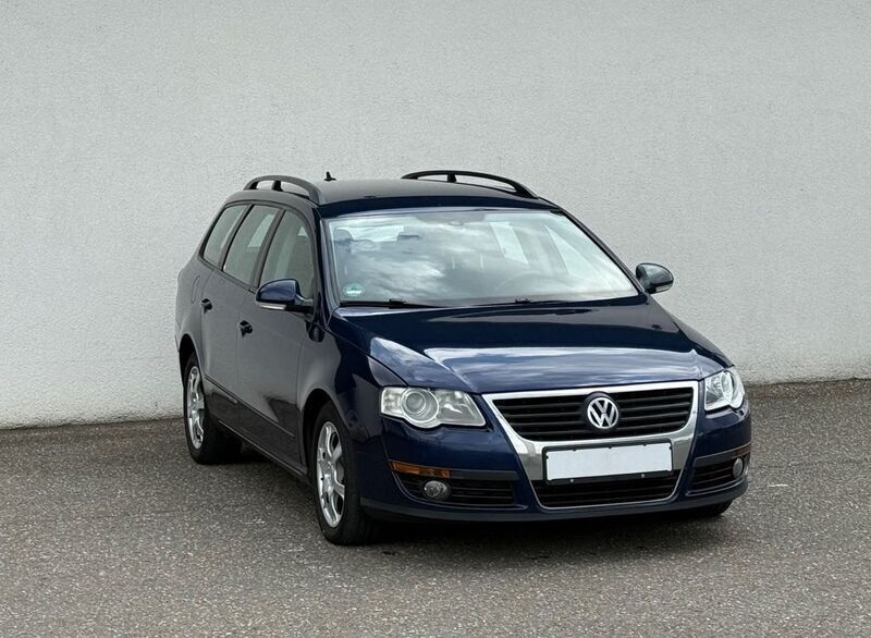 Blau Gebraucht 2010 VW Passat Trendline Kombi | 1.999 € (Fairer Preis) - Bild 1/4