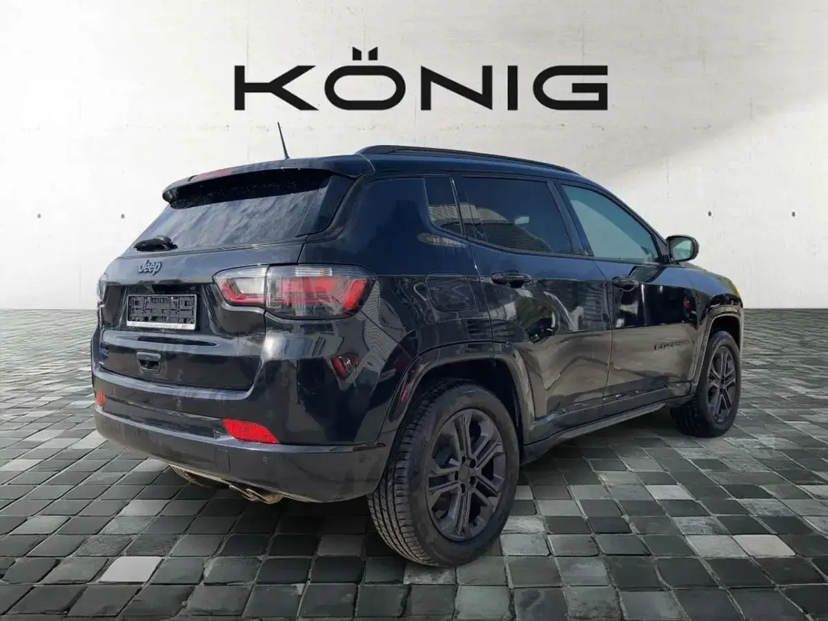 Usado Jeep Compass 80th Anniversary 241 HP (177 kW) 2021 Preto SUV