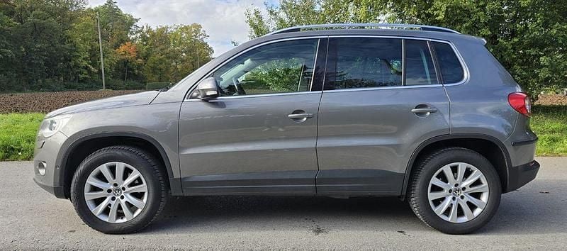 Grau Gebraucht 2009 VW Tiguan SUV | 9.990 € (Fairer Preis) - Bild 1/4