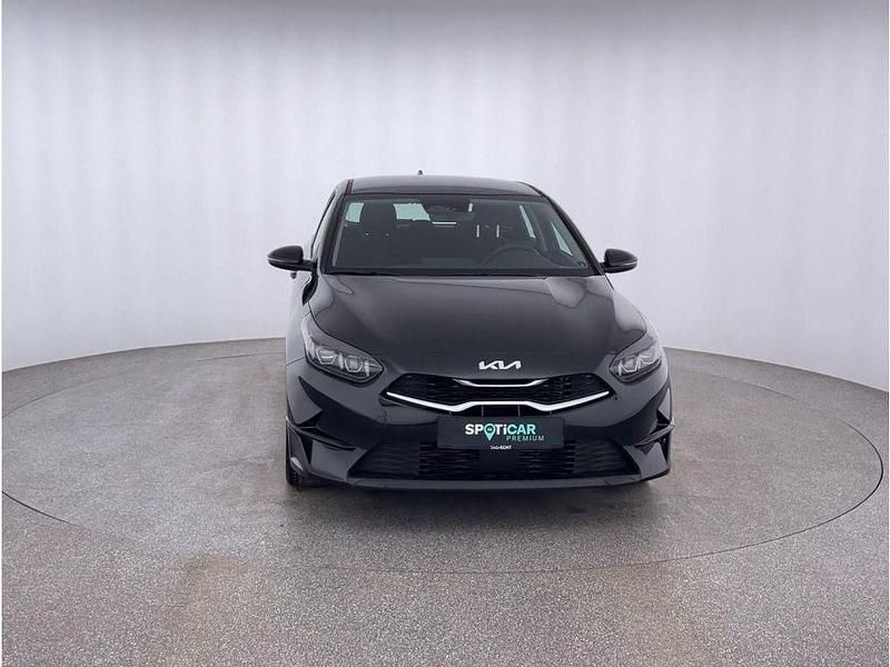 Gebraucht Kia Ceed Spirit 140 PS (102 kW) 2024 Schwarz Kleinwagen
