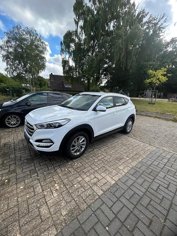 Weiß Gebraucht 2016 Hyundai Tucson SUV | 17.700 € (Teuer) - Bild 1/4
