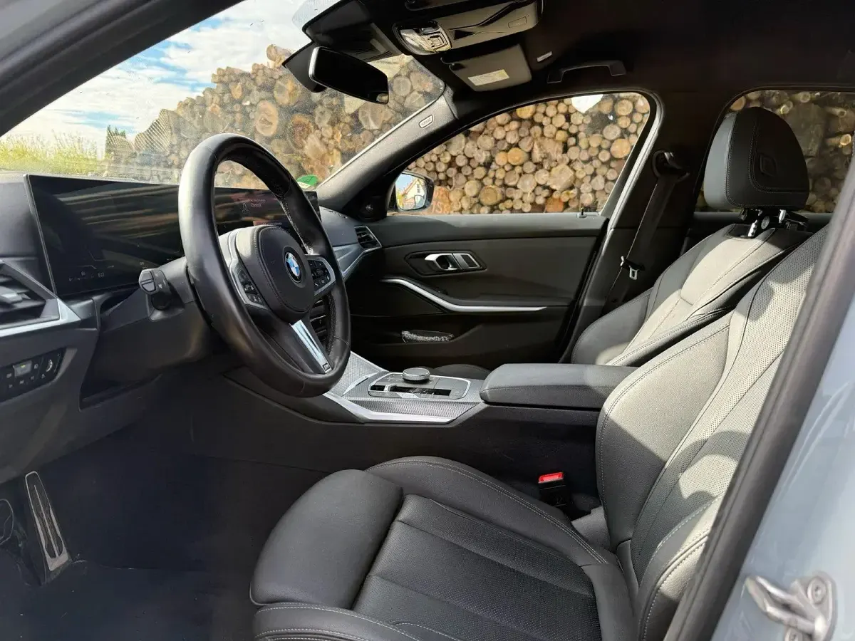 Gebraucht BMW 330 M Sport 286 PS (210 kW) 2023 Grau Kombi