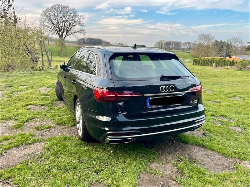 Second-hand Audi A4 Advanced 190 CP (139 kW) 2020 Negru Break