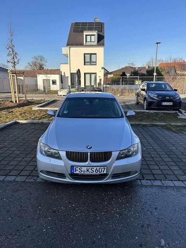 Grau Gebraucht 2005 BMW 325 Limousine | 5.000 € (Fairer Preis) - Bild 1/4