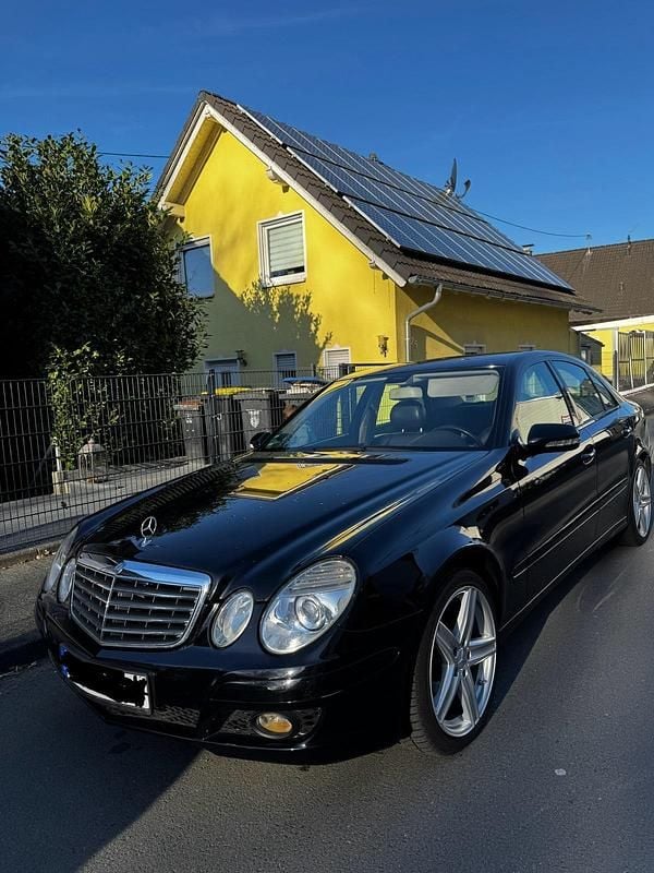Schwarz Gebraucht 2006 Mercedes E200 Limousine | 3.950 € - Bild 1/4