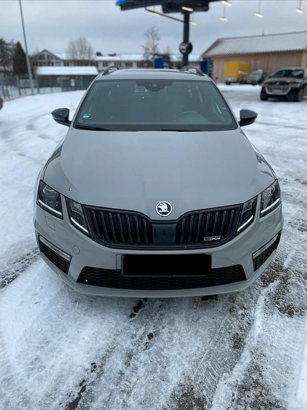 Grau Gebraucht 2017 Skoda Octavia RS Kombi | 19.550 € (Etwas zu teuer) - Bild 1/4