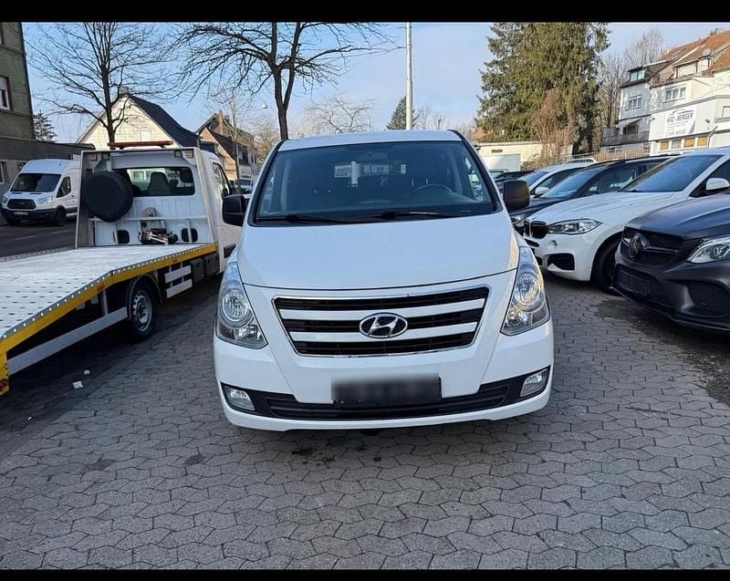 Weiß Gebraucht 2016 Hyundai H-1 Van / Kleinbus | 8.500 € (Guter Preis) - Bild 1/4